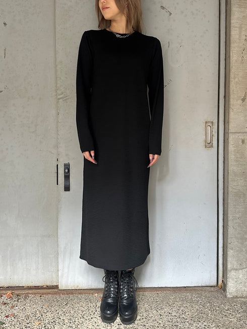バックオープンワンピース